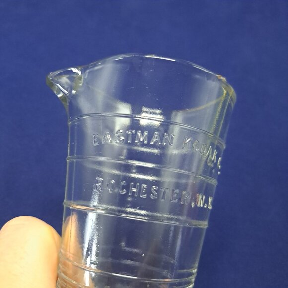 Vintage Eastman Kodak Glass Graduated Measuring Cup With Spout Rochester NY - Picture 8 of 16